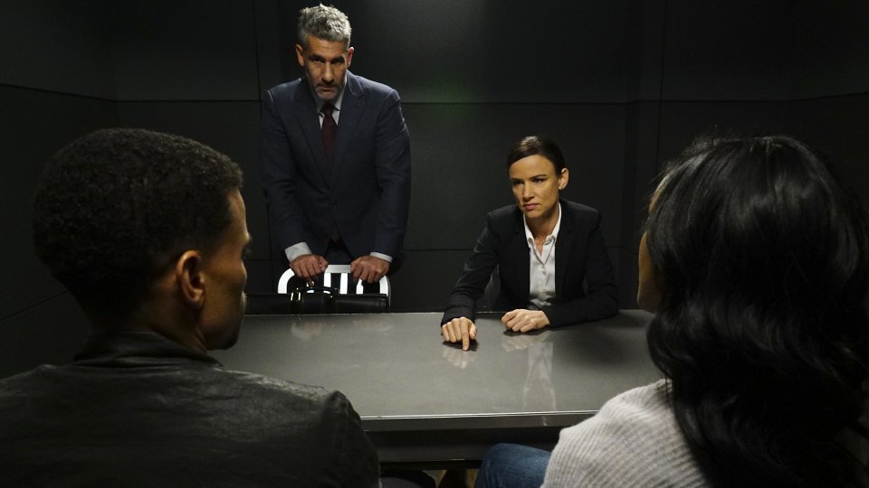 Secrets and Lies 2x10