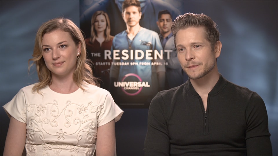 Emily VanCamp and Matt Czuchry
