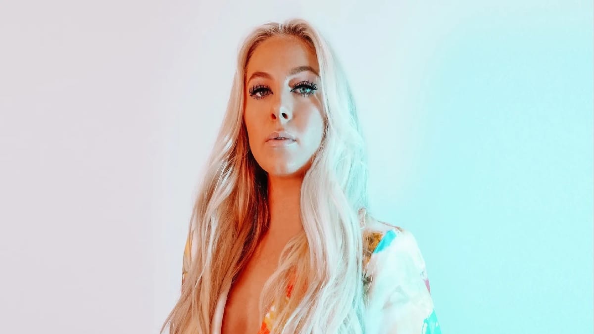 Erin Grand Casual Video