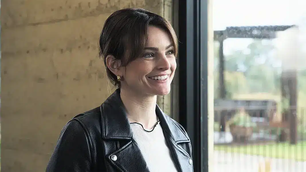 Nicolette in Neighbours