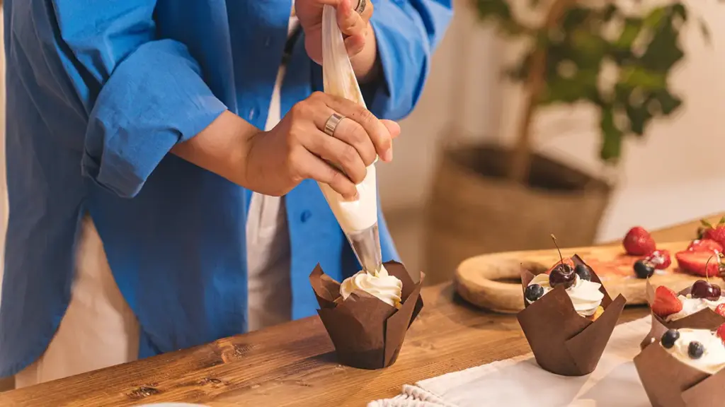 Piping cupcakes
