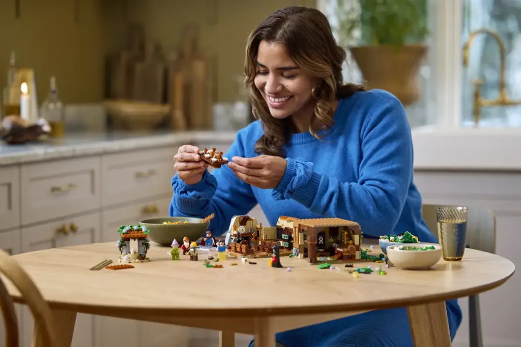 LEGO|Disney Snow White and the Seven Dwarfs Cottage