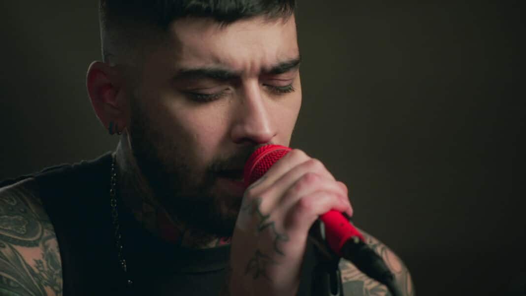 Zayn performing 'Alienated'