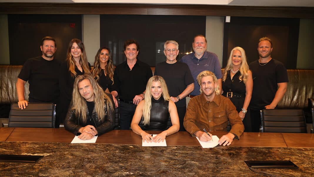 Front Row (Pictured L-R): The Band Perry’s Reid Perry, Kimberly Perry and Johnny Costello Back Row (Pictured L-R): Nashville Harbor Records & Entertainment’s Ryan Dokke, Make Wake’s Shelby Marvel, Make Wake’s Sophia Sansone, Big Machine Label Group’s Scott Borchetta, Nashville Harbor Records & Entertainment’s Jimmy Harnen, Make Wake’s Chris Kappy, Big Machine Label Group’s Allison Jones, Nashville Harbor Records & Entertainment’s Dexter Bensman