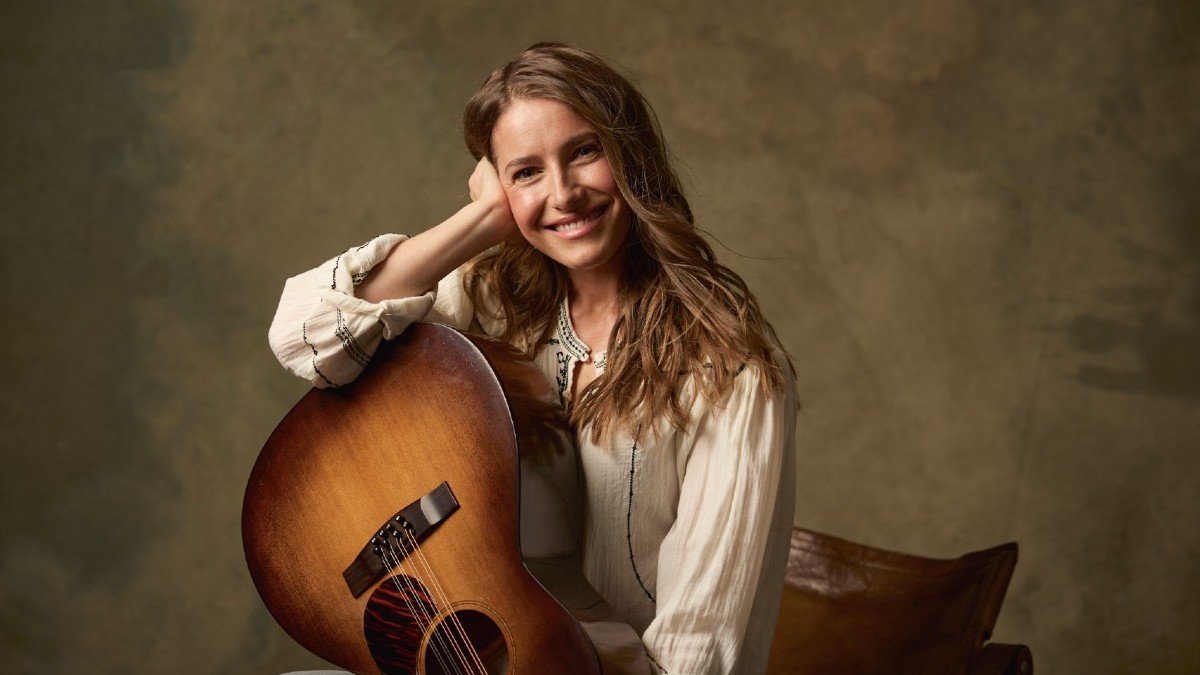 Caroline Jones announces new album ‘Good Omen’ and 2026 headlining tour