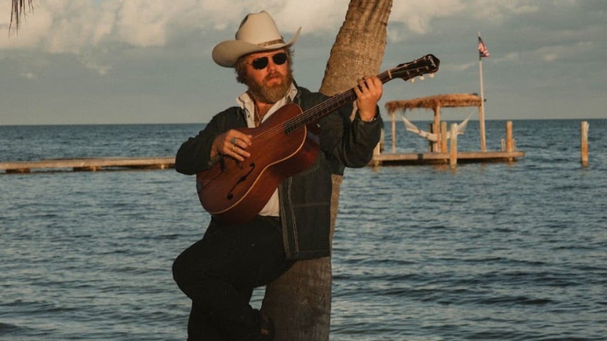 ERNEST previews new album with breezy beach-themed single ‘Lorelei’