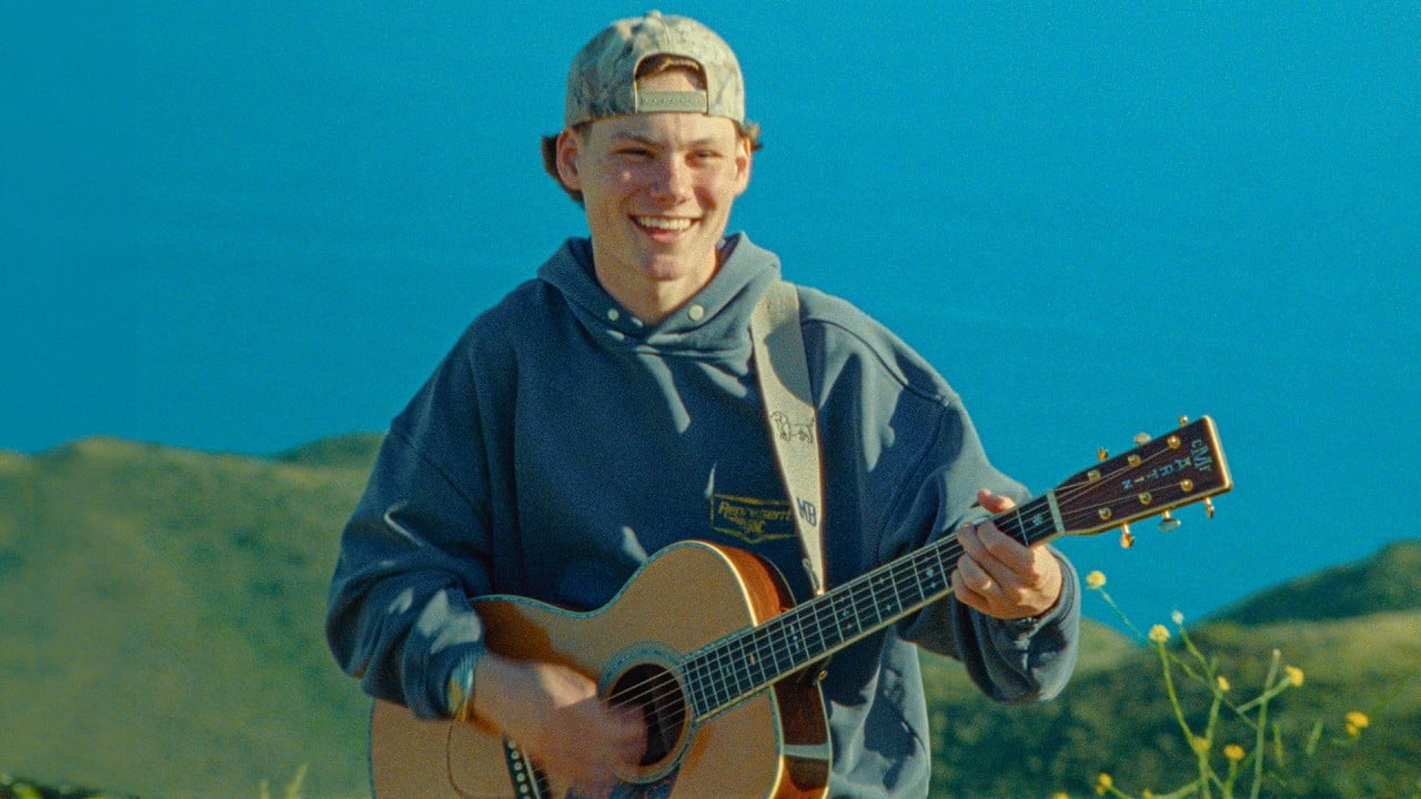 Maddox Batson releases new ‘Fallin’ Easy’ as UK / European tour kicks off this week