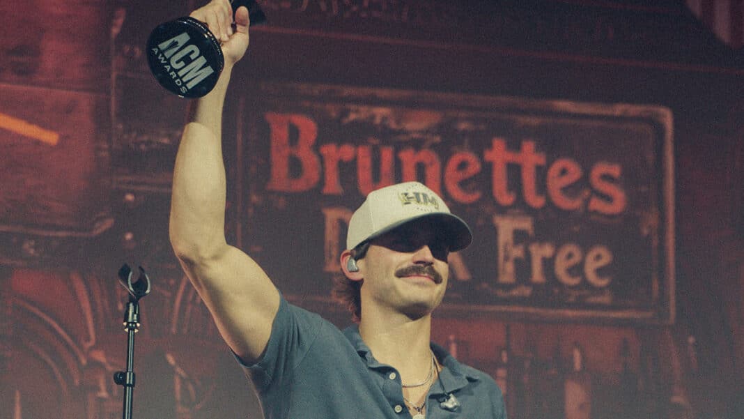 Tucker Wetmore with his ACM Award in London